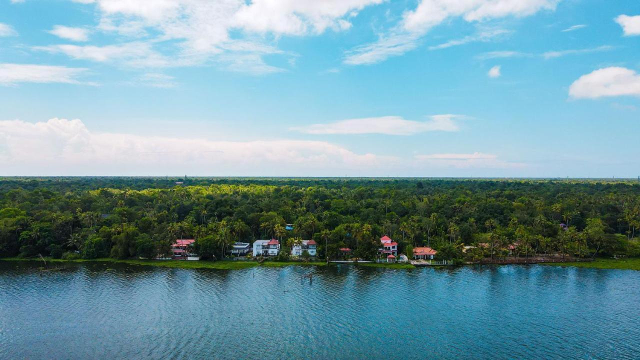 Seclude By The Lake, Alleppey Hotel Alappuzha ภายนอก รูปภาพ