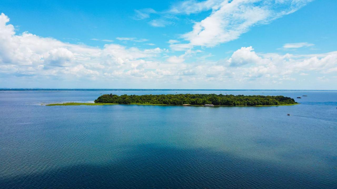 Seclude By The Lake, Alleppey Hotel Alappuzha ภายนอก รูปภาพ